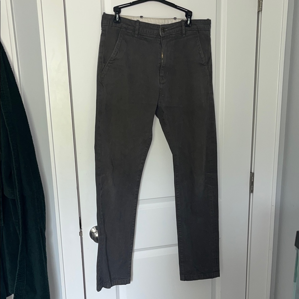 Levi's Men's Charcoal Gray Chino Pants